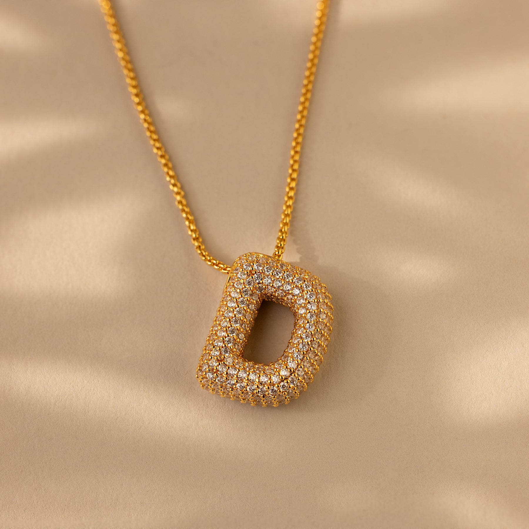 Colar de letras Pave Puff