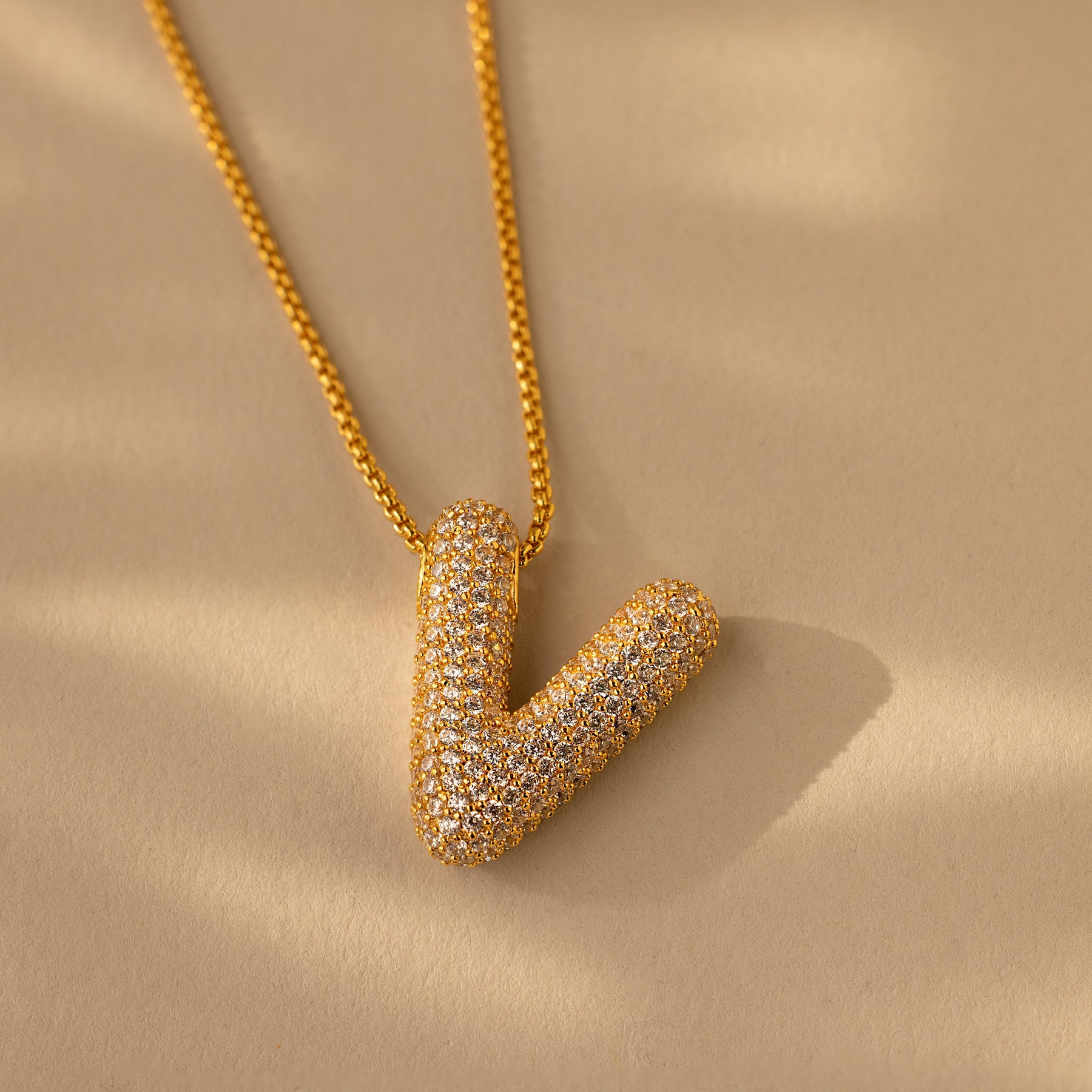 Colar de letras Pave Puff