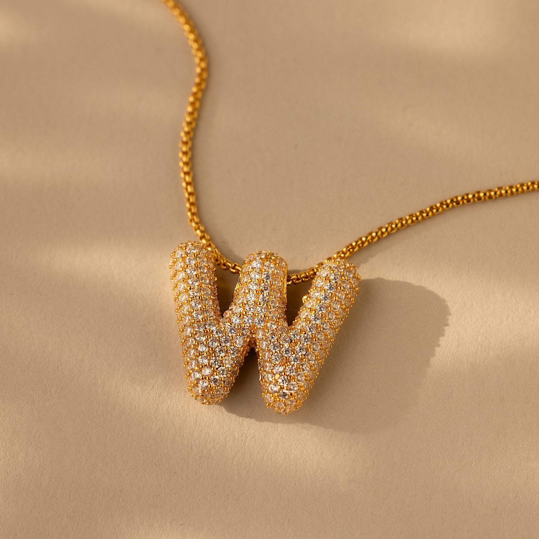 Colar de letras Pave Puff