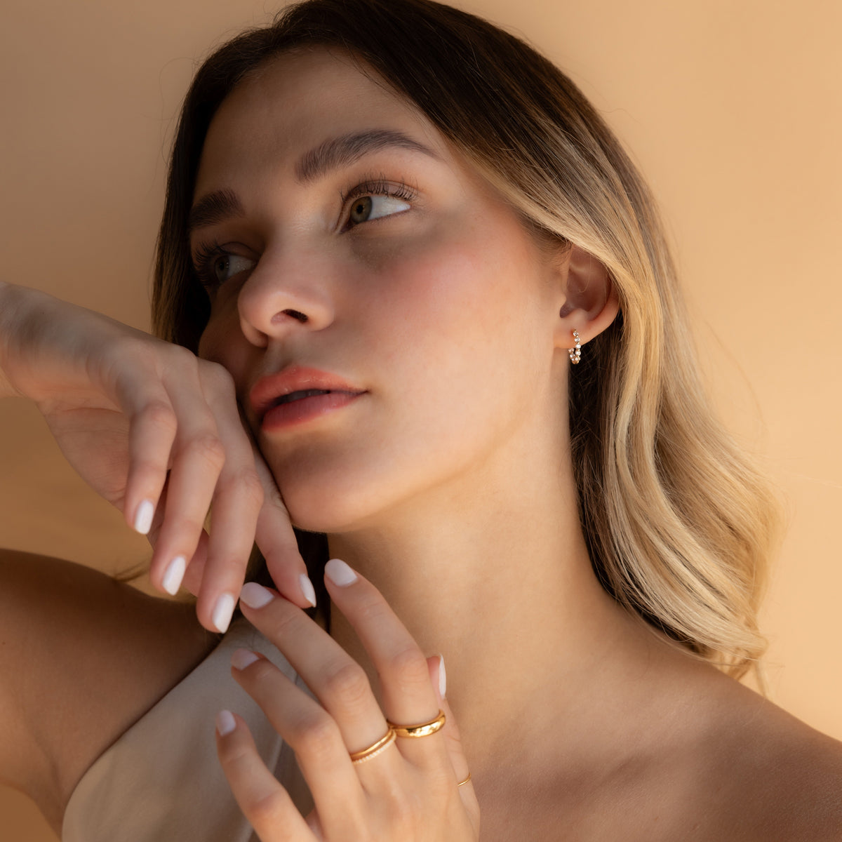 Brincos Huggie de Diamante Inside