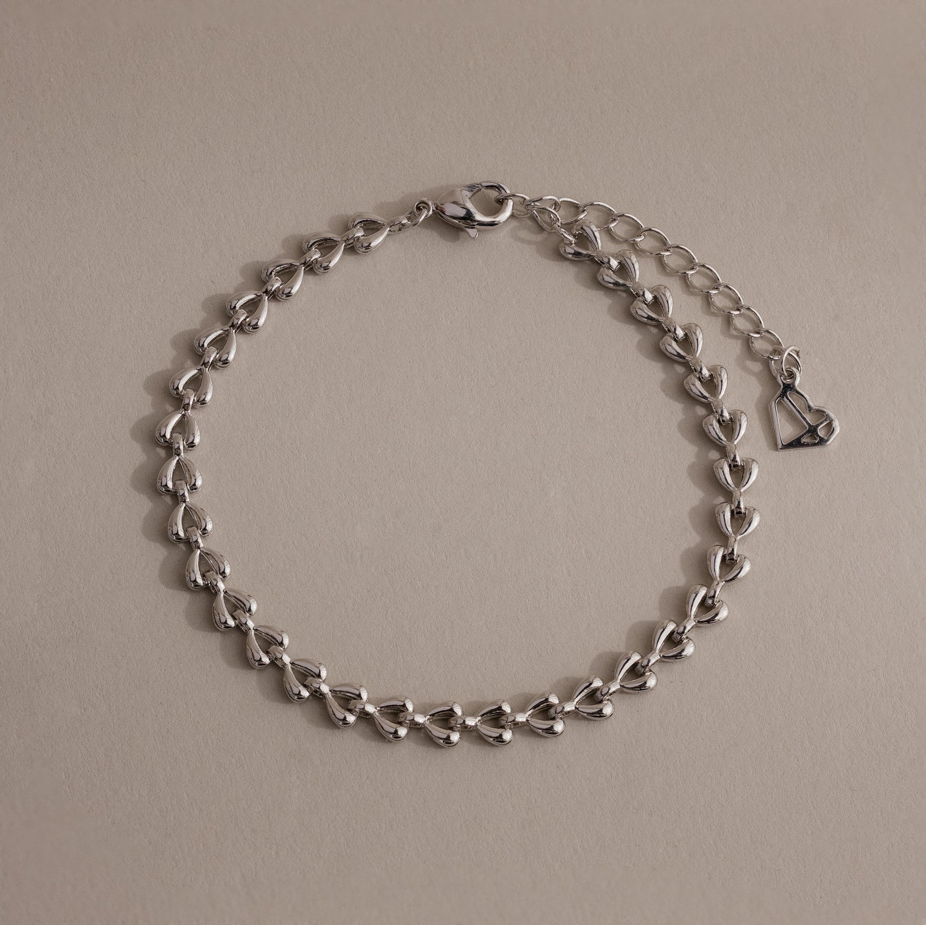 Pulseira de coração com elos minúsculos