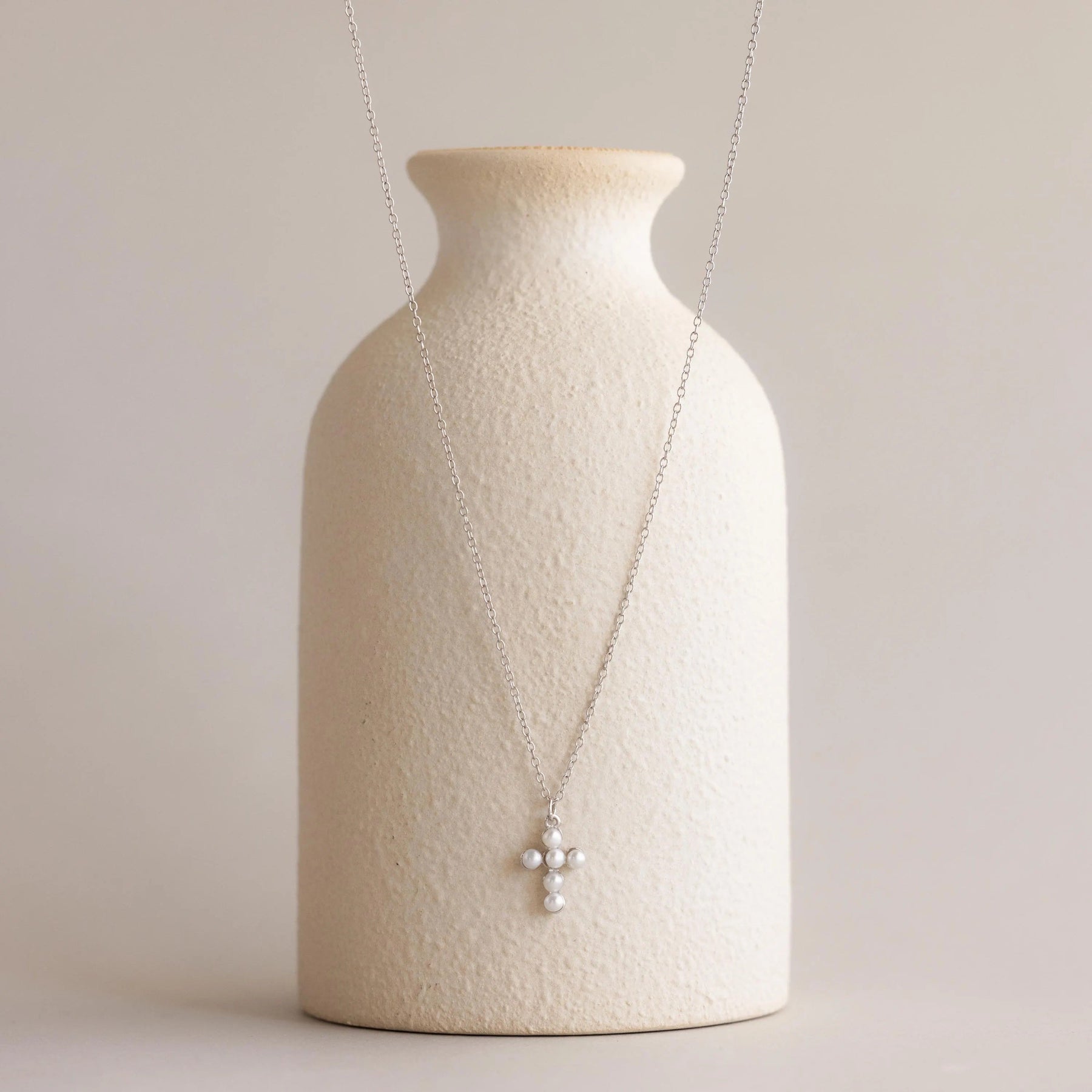 Colar de Cruz de Pérolas