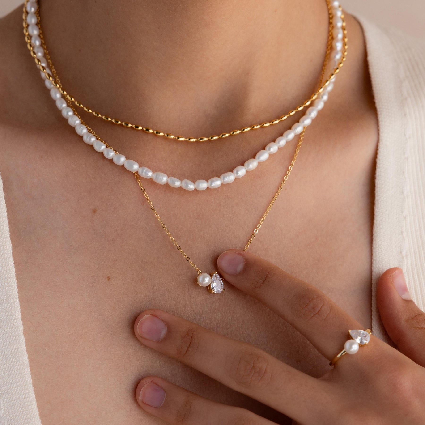 Colar de pérolas e diamantes