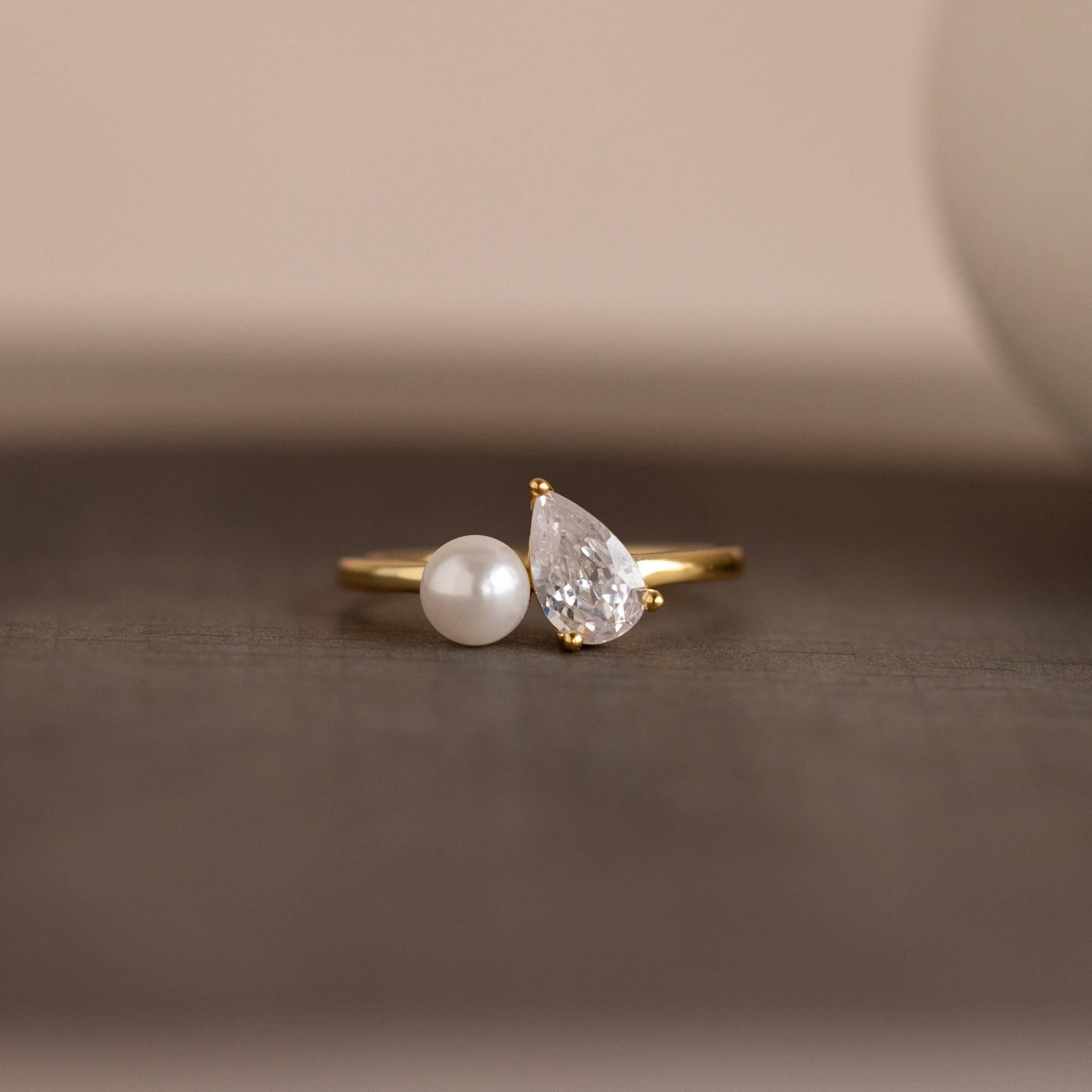 Anel de Pérola e Diamante