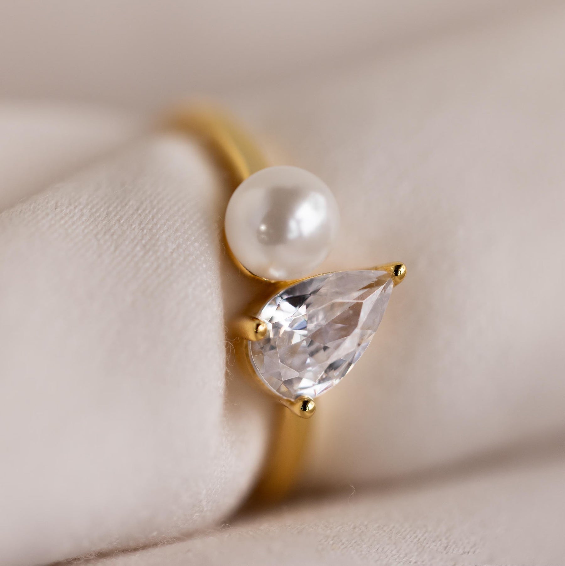 Anel de Pérola e Diamante