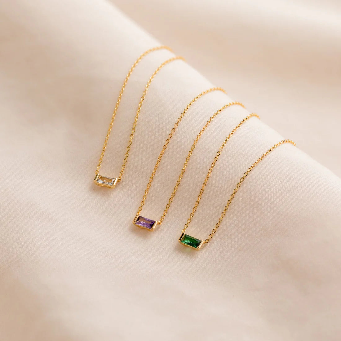 Colar Emery Birthstone