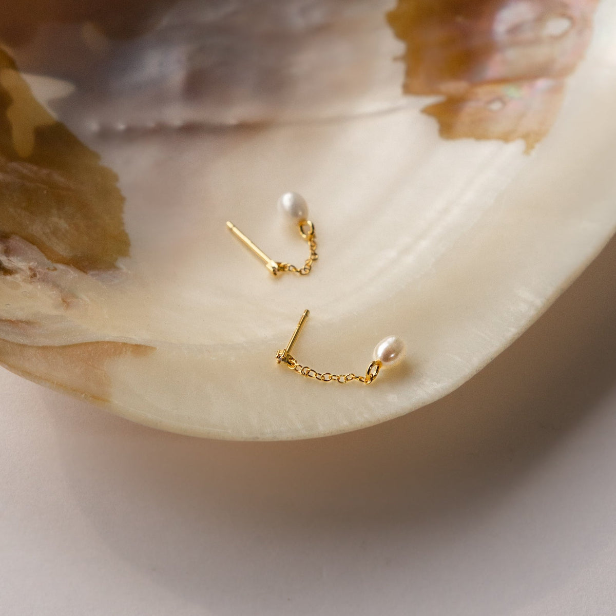 Brincos de pérola Isha