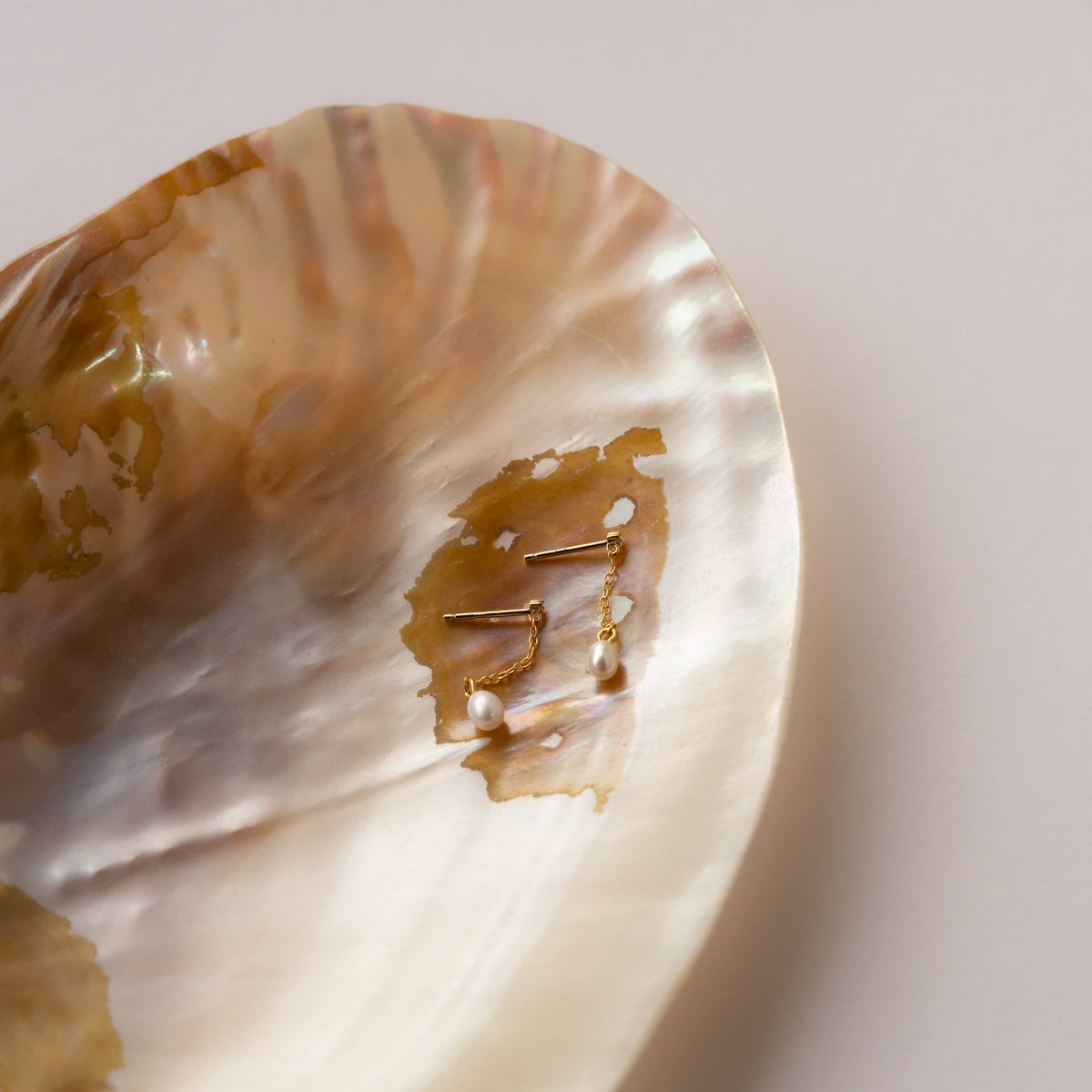 Brincos de pérola Isha