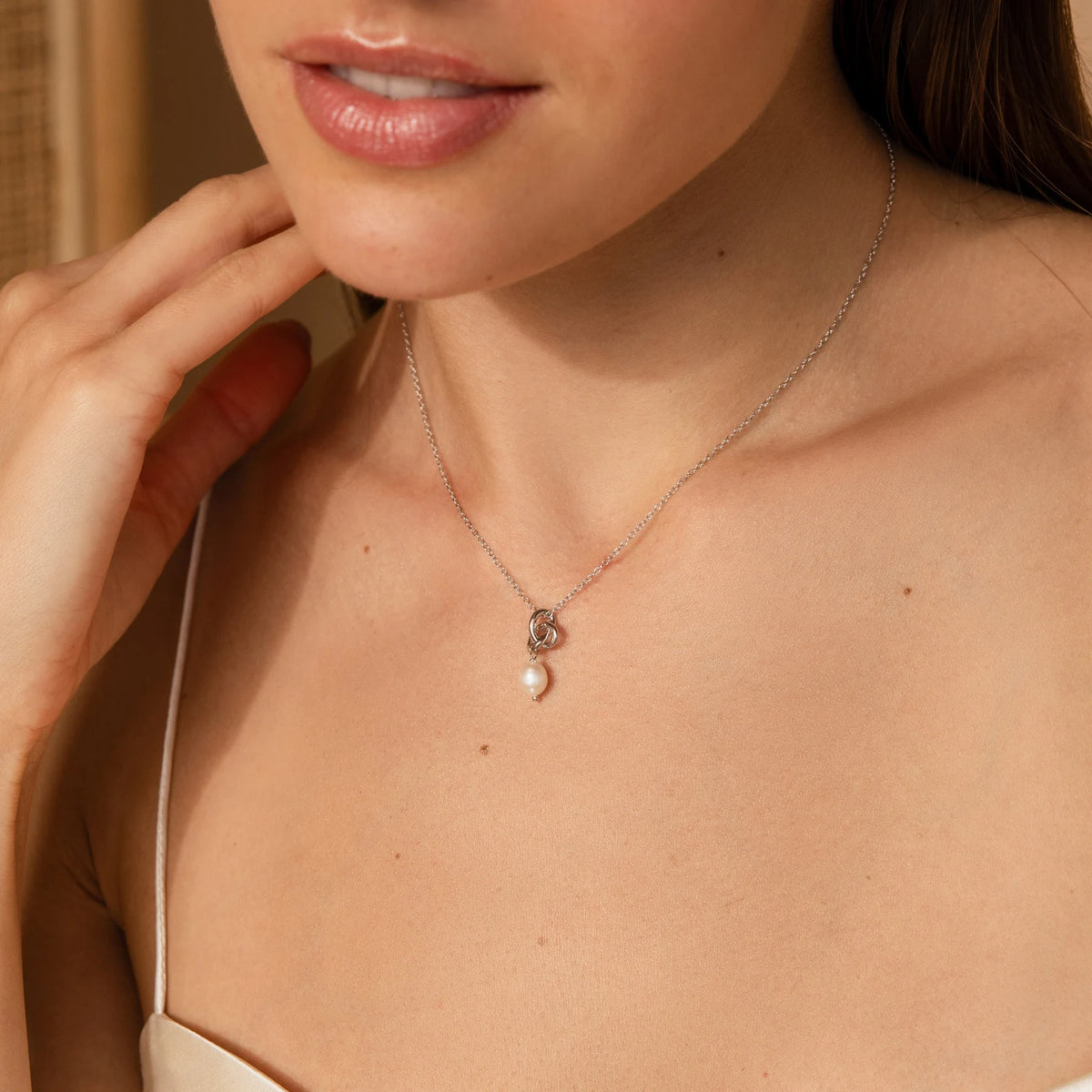 Conjunto de colar e brincos de pérolas Knot COMPRE 2 PAGUE 1