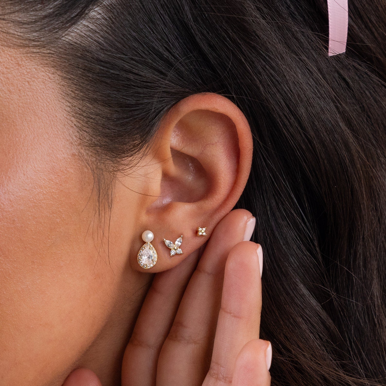 Brincos em formato de lágrima com diamantes e pérolas