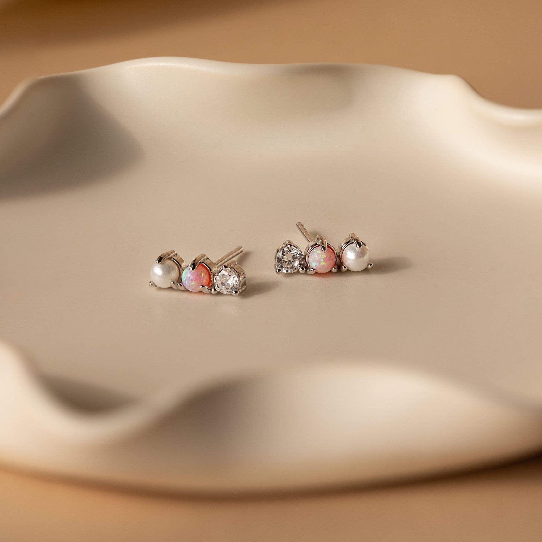 Brincos de pérola, opala e diamante
