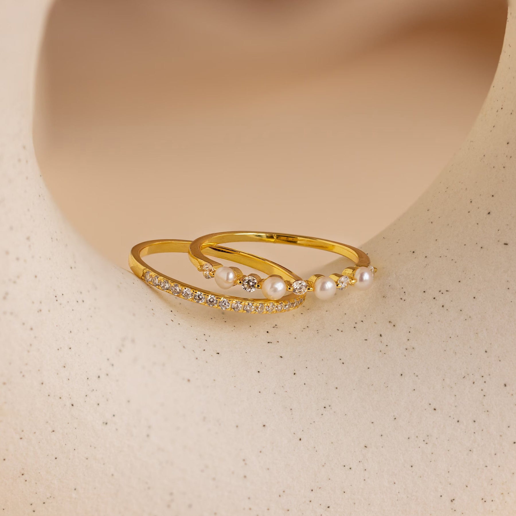 Conjunto de anéis empilháveis de pérolas Pave