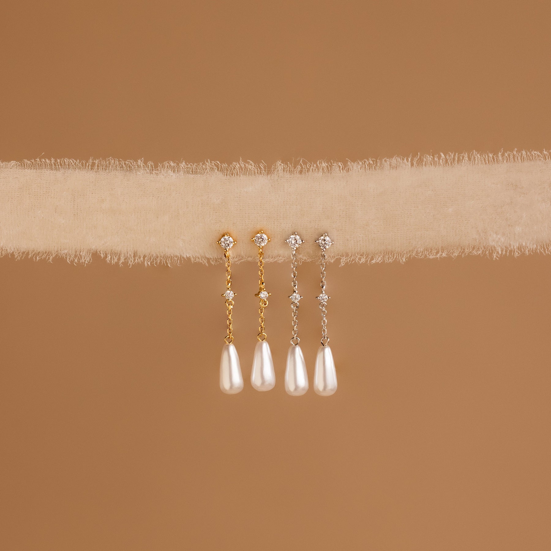 Brincos de corrente de pérolas e diamantes