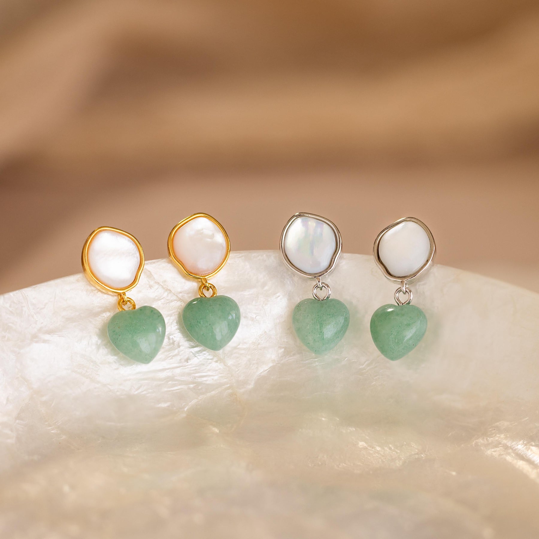 Brincos de coração de jade