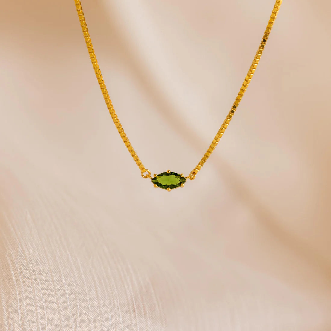 Colar delicado com pedra de nascimento Marquise