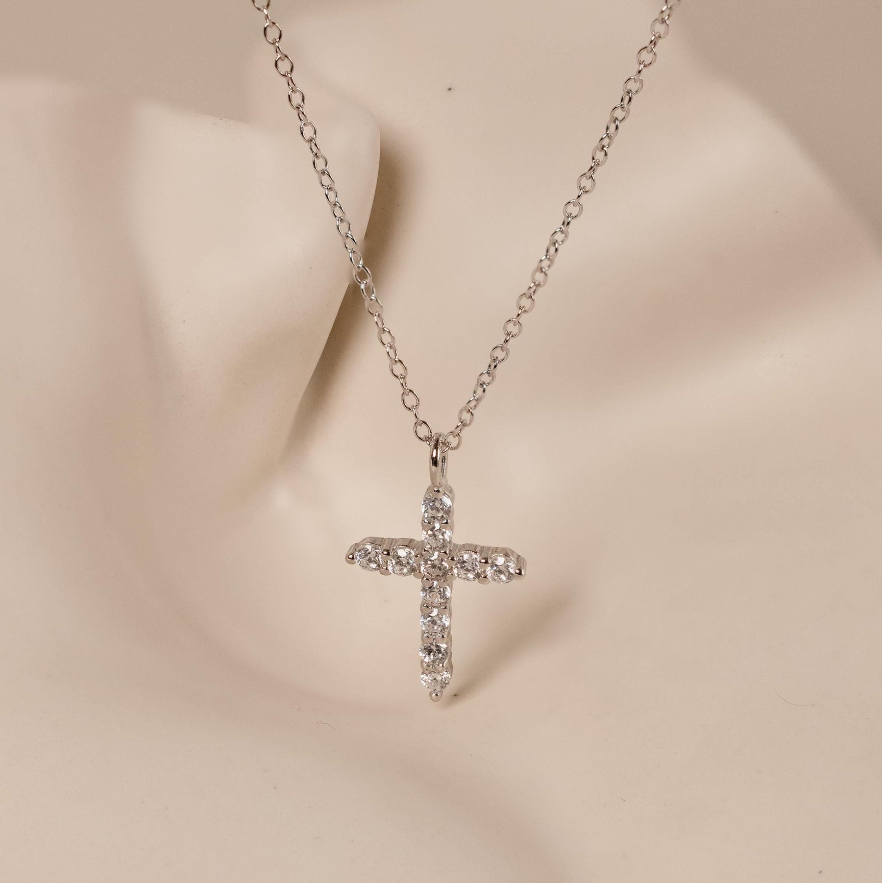Colar Cruzado Pave