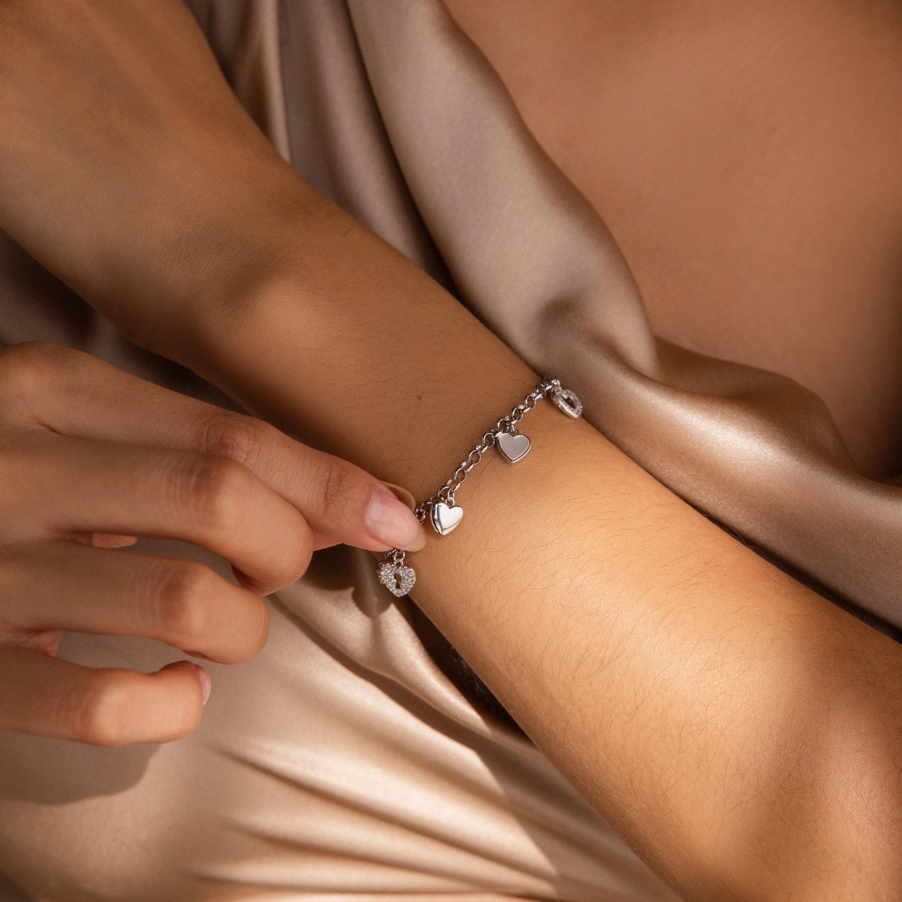Pulseira com pingente de coração