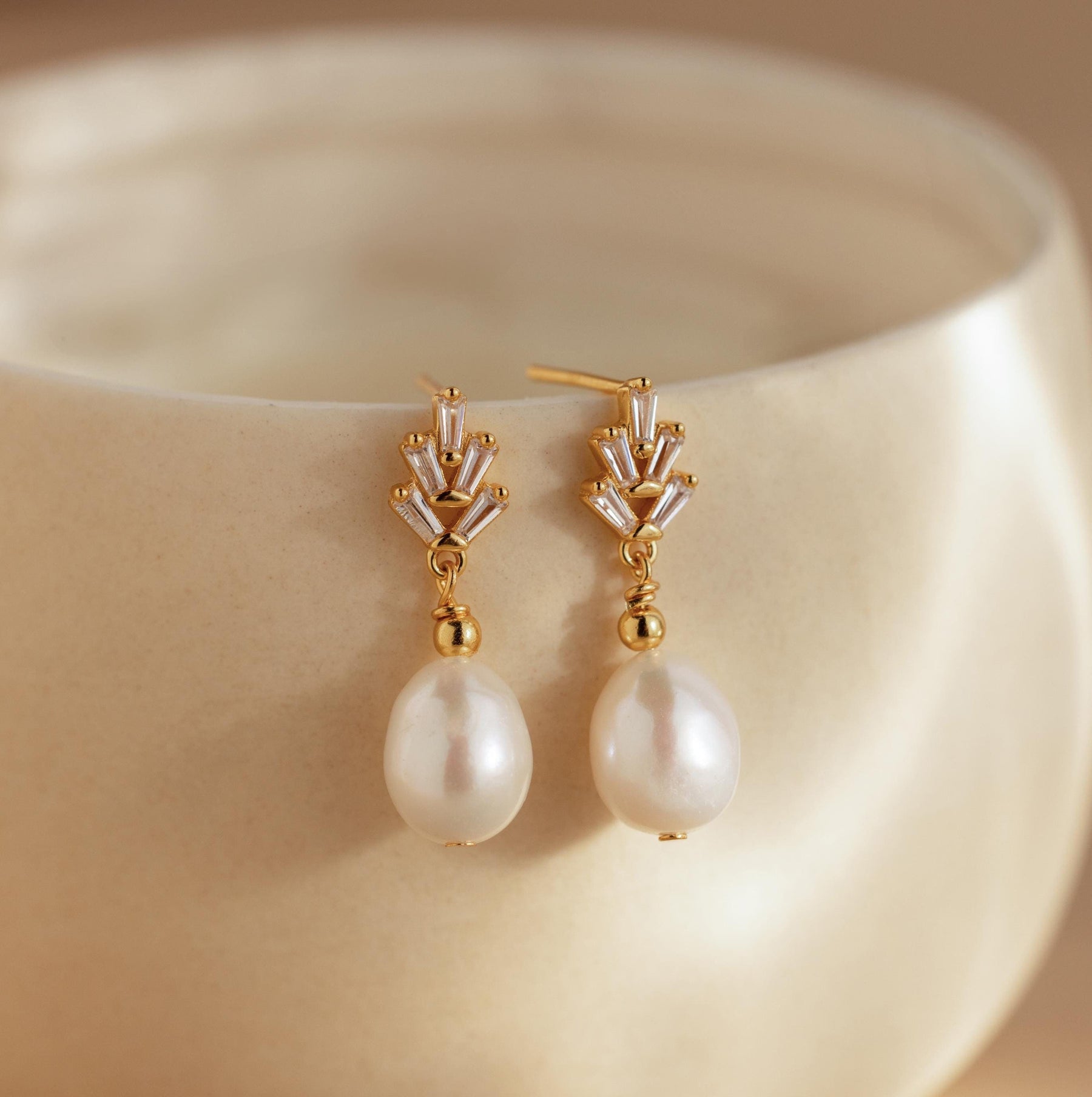 Brincos de pérola e diamante