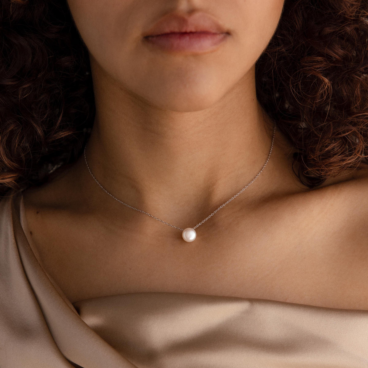 Colar com pingente de pérola clássico