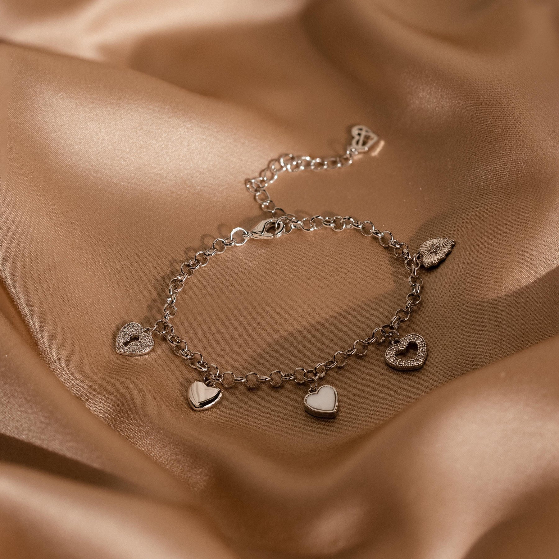 Pulseira com pingente de coração