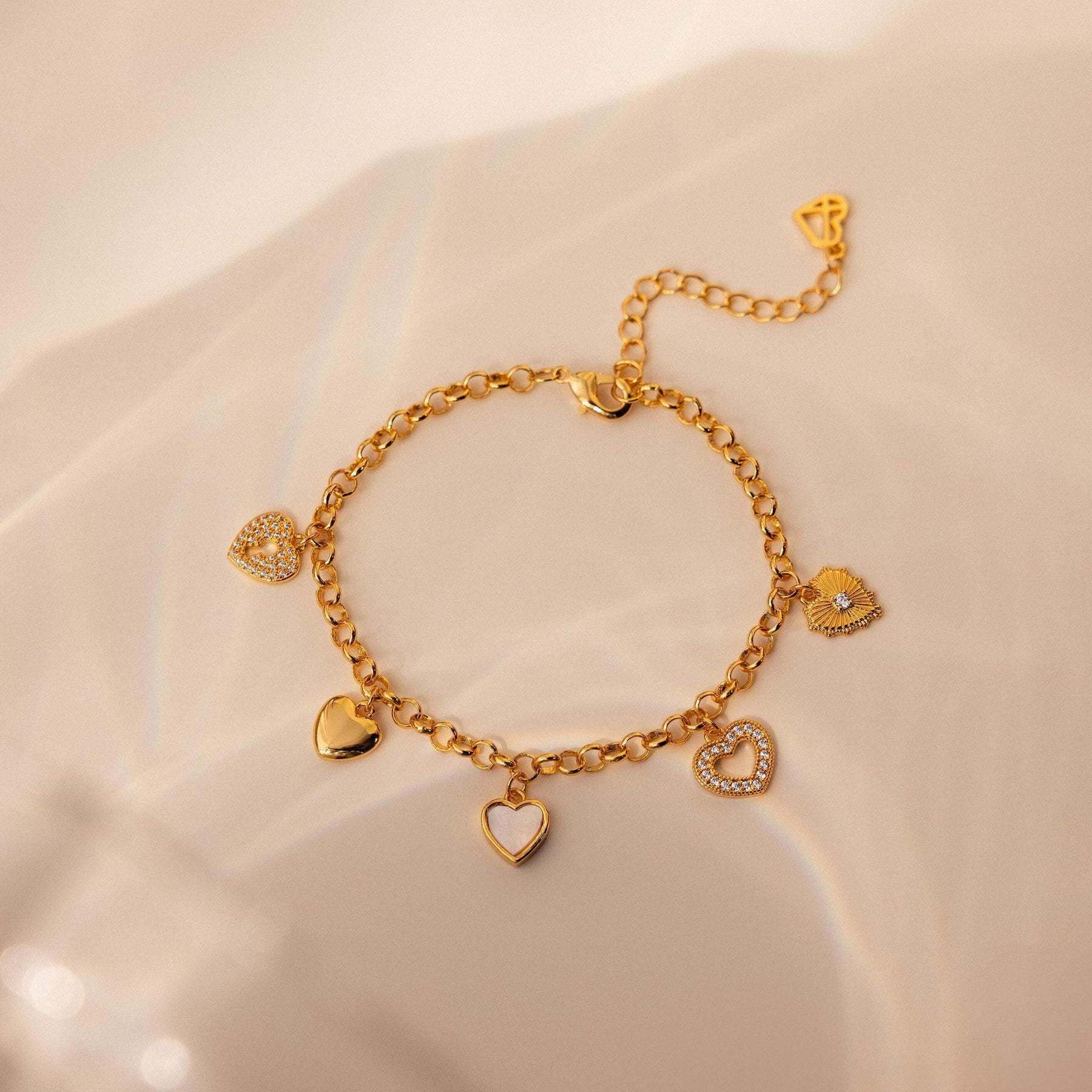 Pulseira com pingente de coração