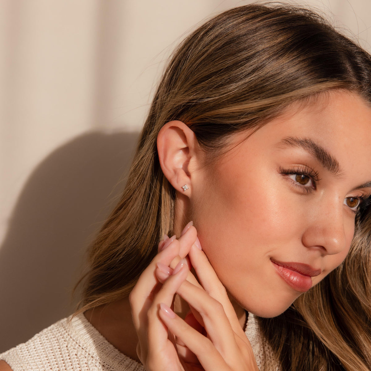 Brincos de flores perolada