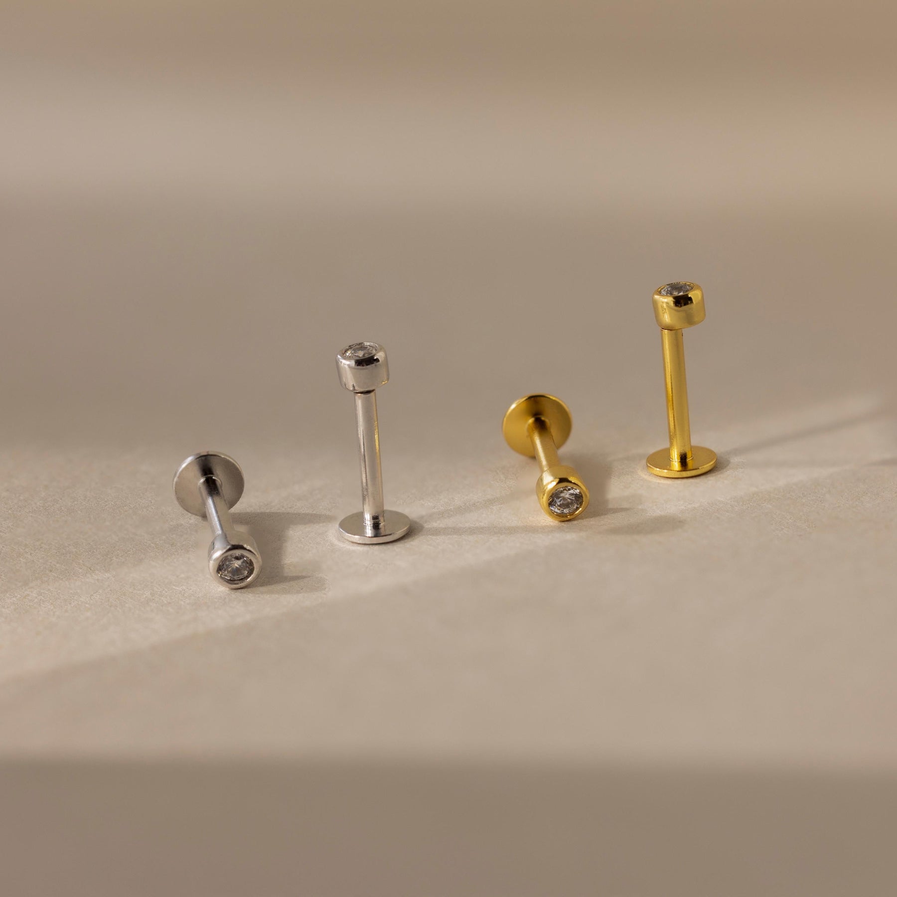 Brincos Pequenos com Aro de Diamante