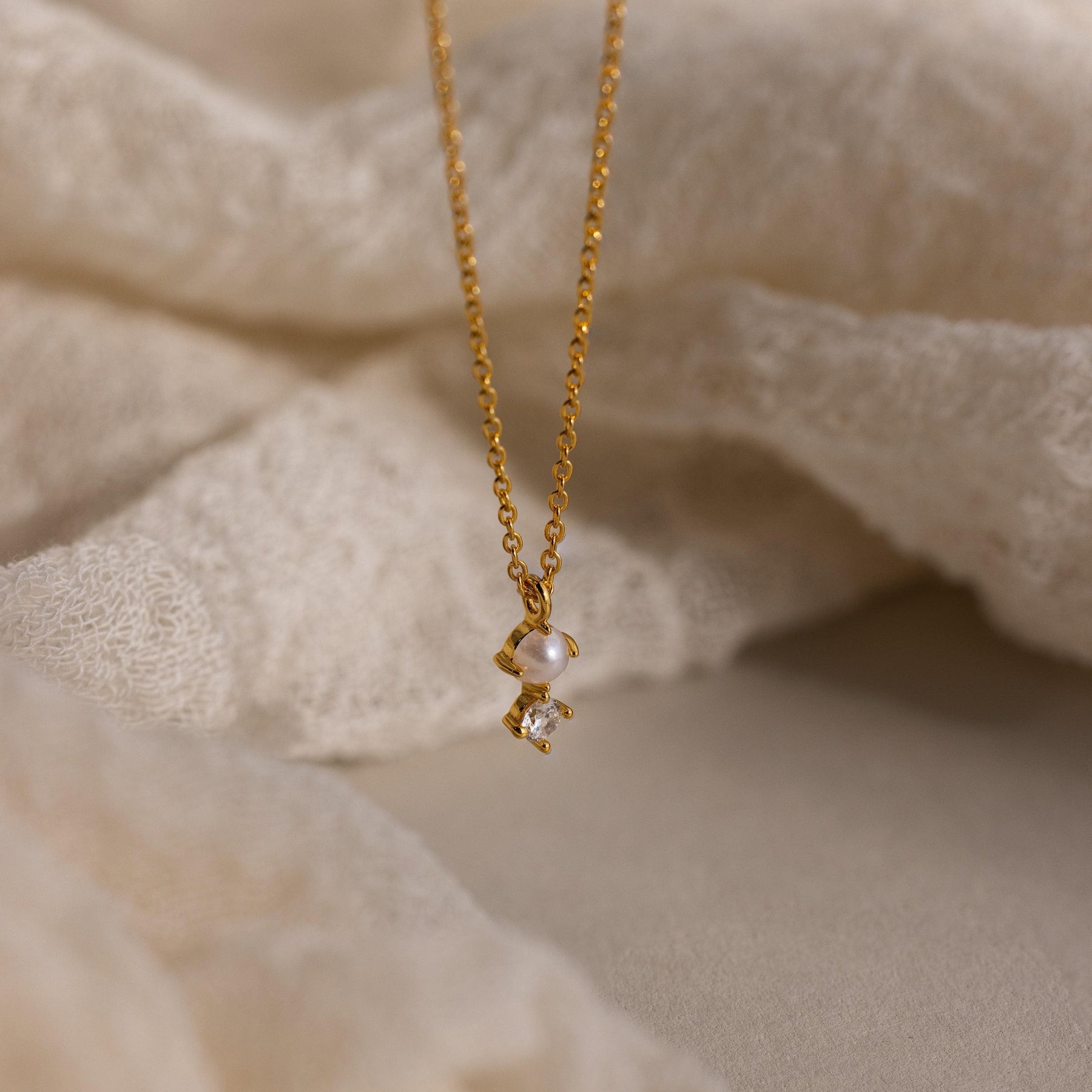 Colar de pérolas e diamantes Tiny Pearl