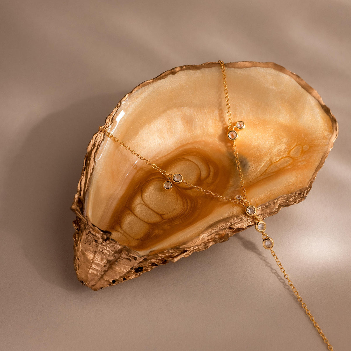 Pulseira de corrente de mão com cluster de diamantes