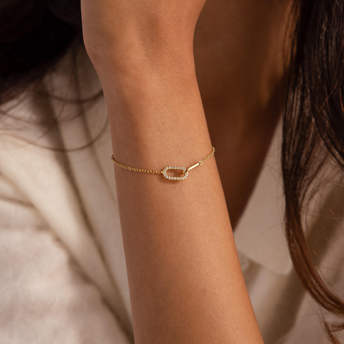 Pulseira com pingente de pavê