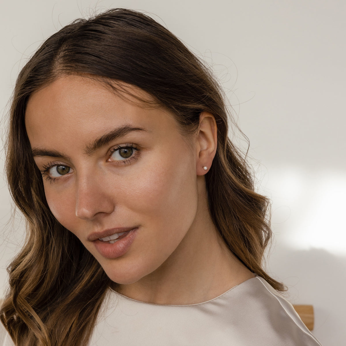 Brincos delicados de pérolas em ouro 18K