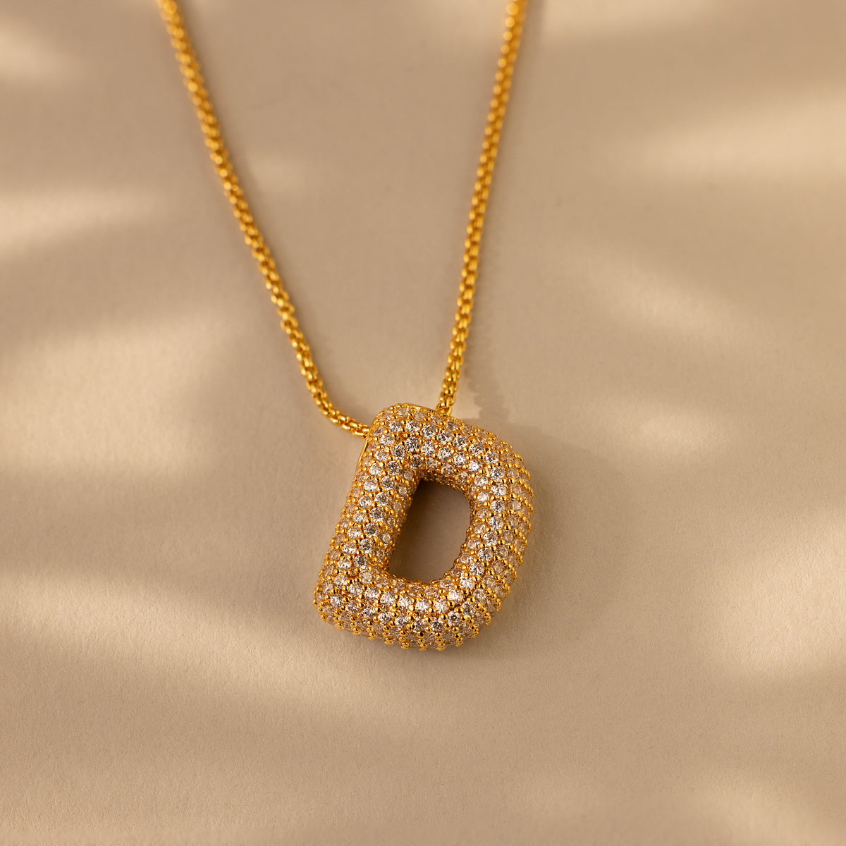 Colar de letras Pave Puff