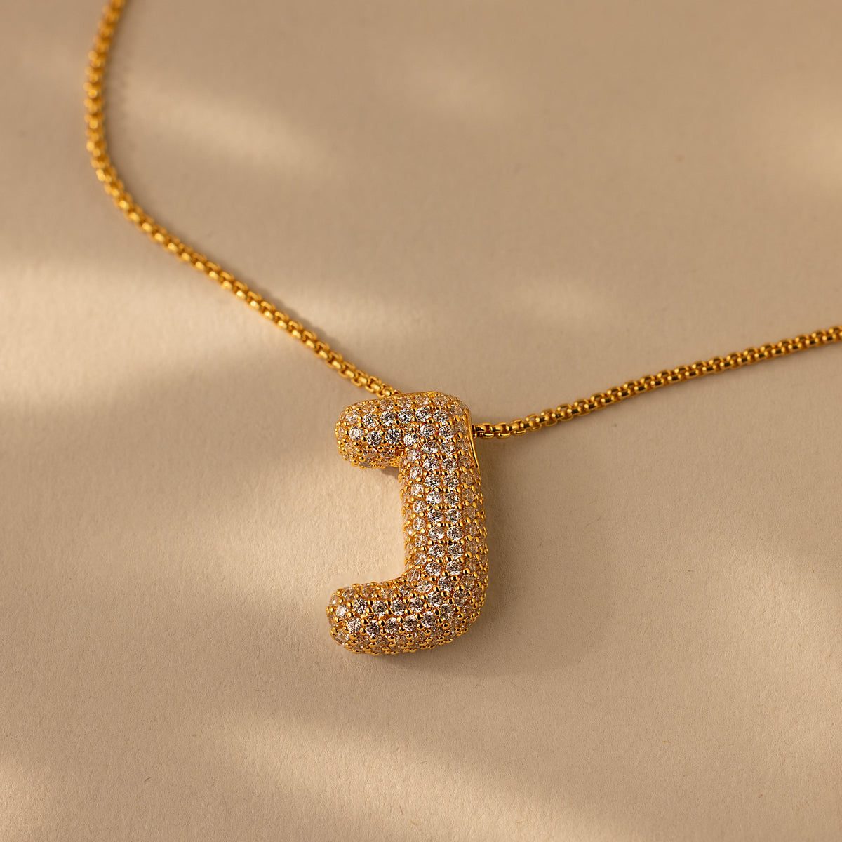 Colar de letras Pave Puff