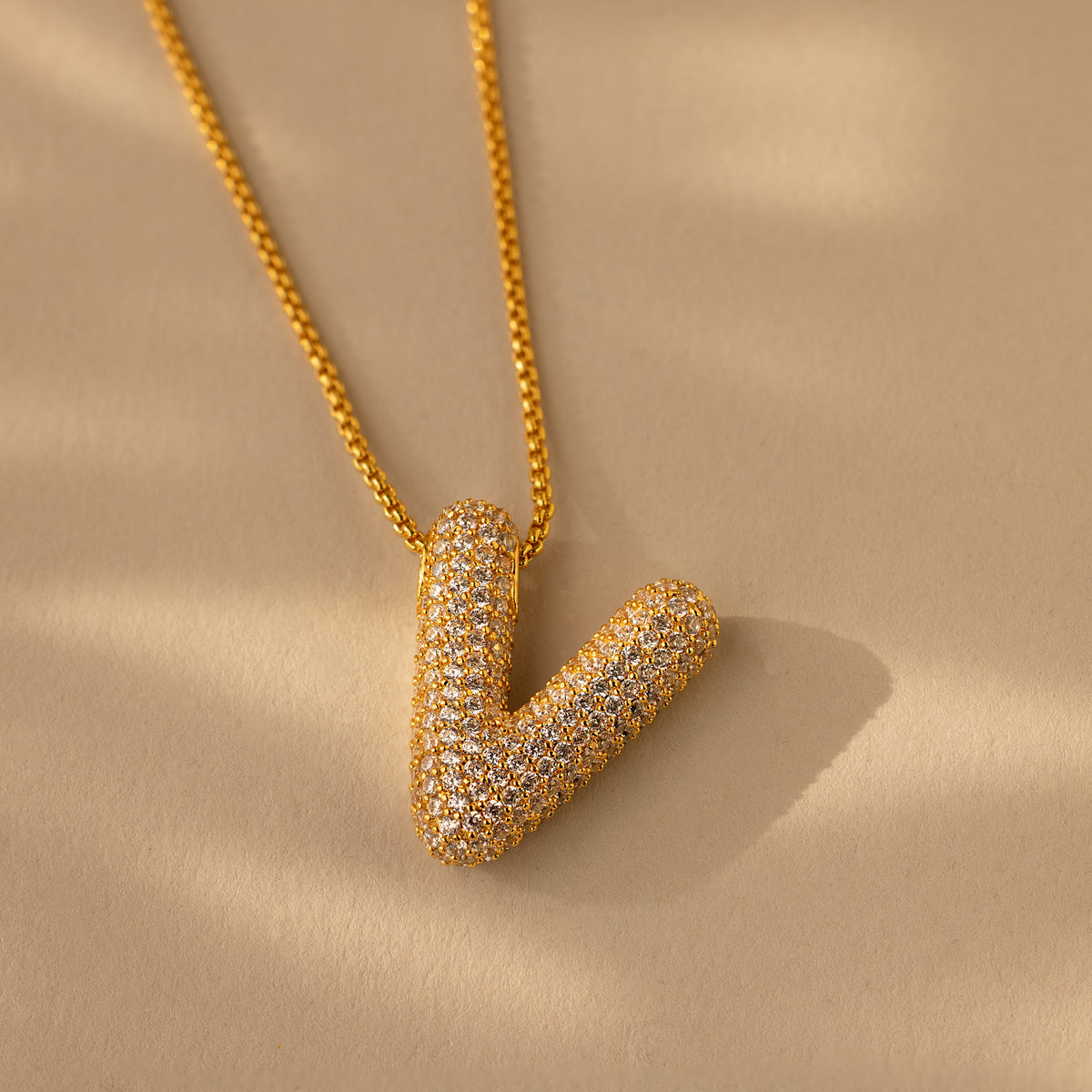 Colar de letras Pave Puff