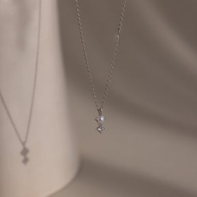 Colar de pérolas e diamantes Tiny Pearl