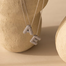 Colar de letras Pave Puff