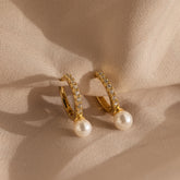 Brincos Pave Pearl Huggies