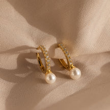Brincos Pave Pearl Huggies