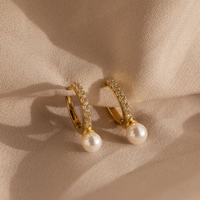 Brincos Pave Pearl Huggies