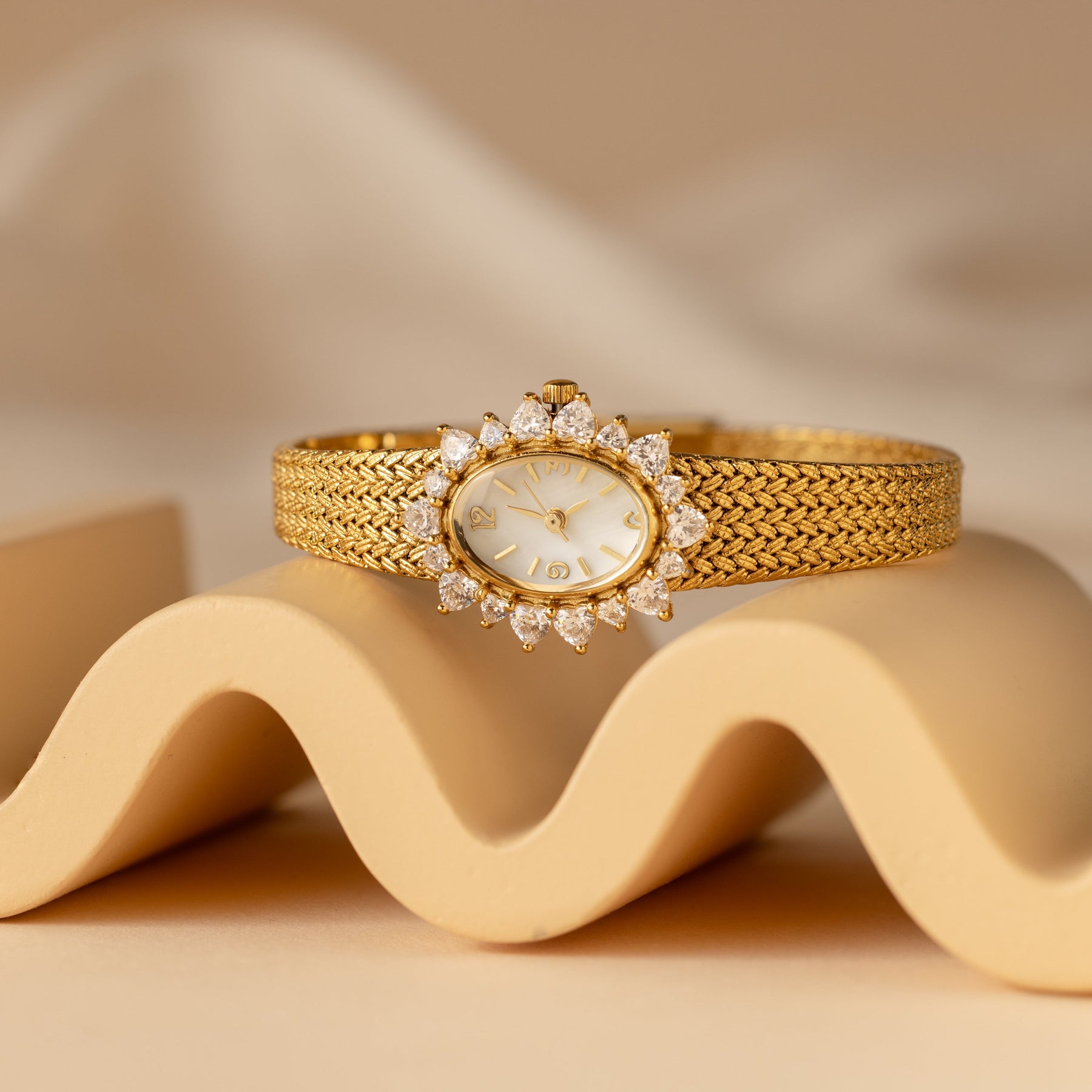 Relógio com Coração Pavé