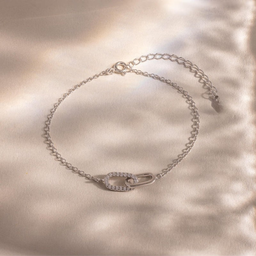 Pulseira com pingente de pavê