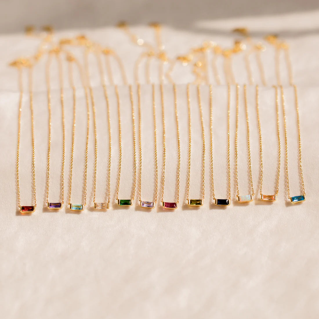 Colar Emery Birthstone
