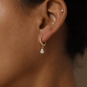 Brincos com gota de diamante