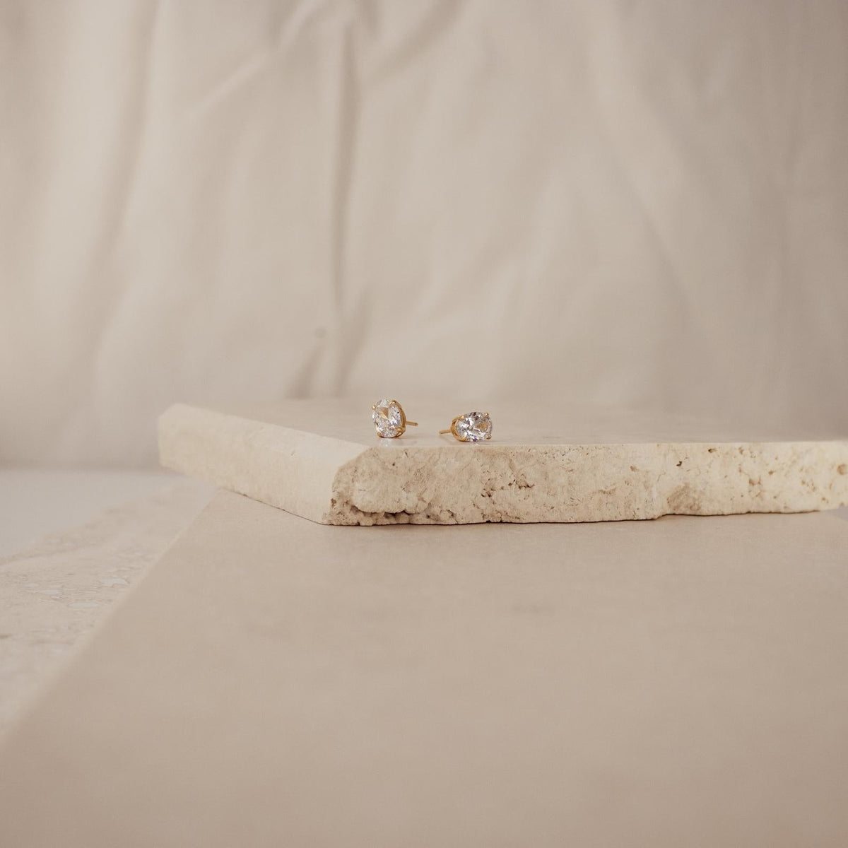 Brincos de diamante ovais