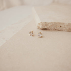 Brincos de diamante ovais