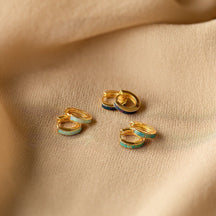 Conjunto de brincos de argola com incrustações de opala