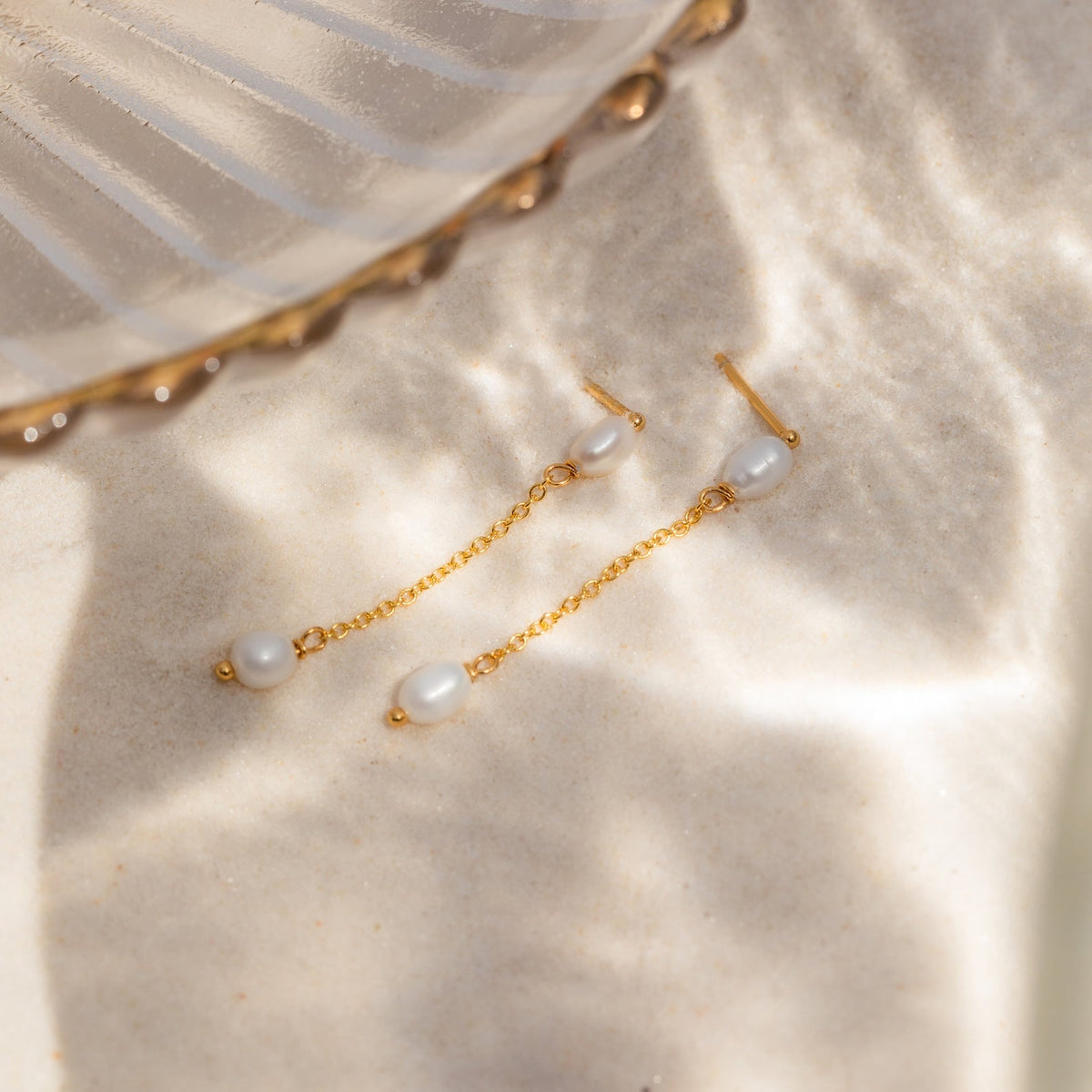 Brincos de corrente com gota de pérola