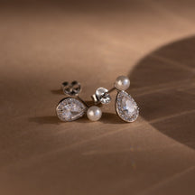 Brincos em formato de lágrima com diamantes e pérolas