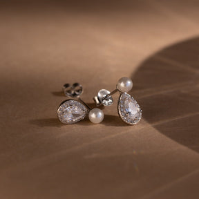Brincos em formato de lágrima com diamantes e pérolas