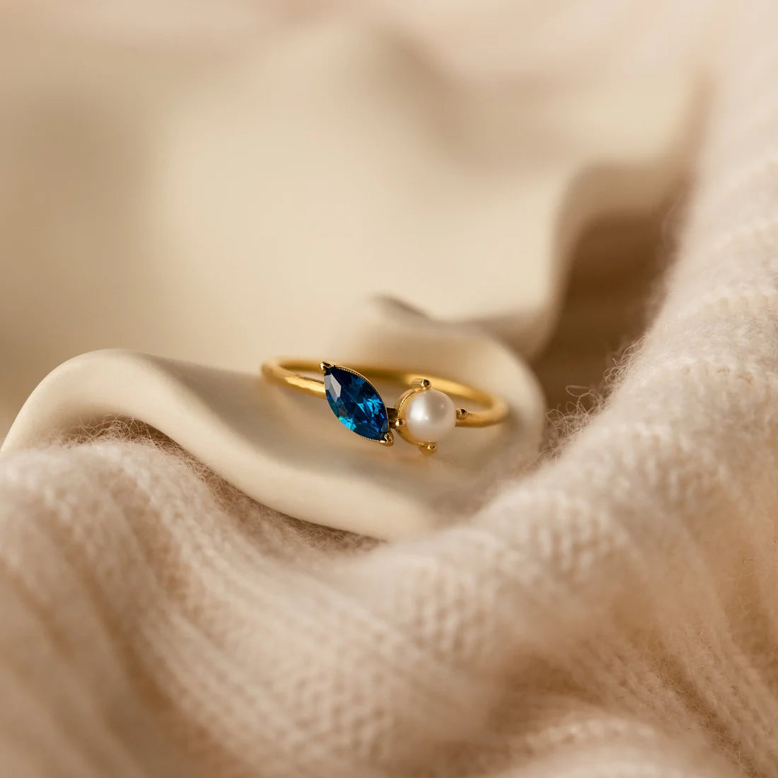 Anel Marquise com Pedra de Nascimento e Pérola